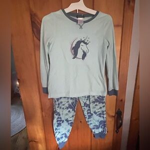 Girls Unicorn 2 piece winter pajamas.